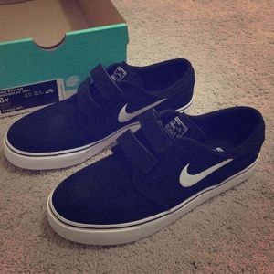 NWT Nike Blk and white shoes